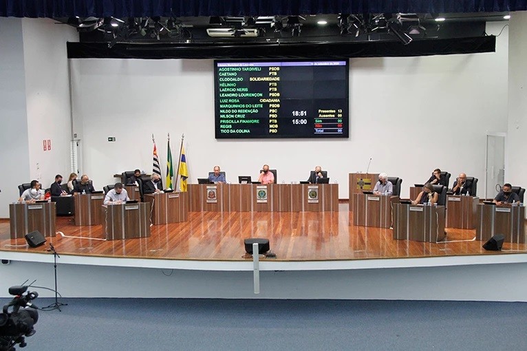 Câmara reconhece direitos de pessoas com Fibromialgia e aprova nome de Guido Biasi à praça