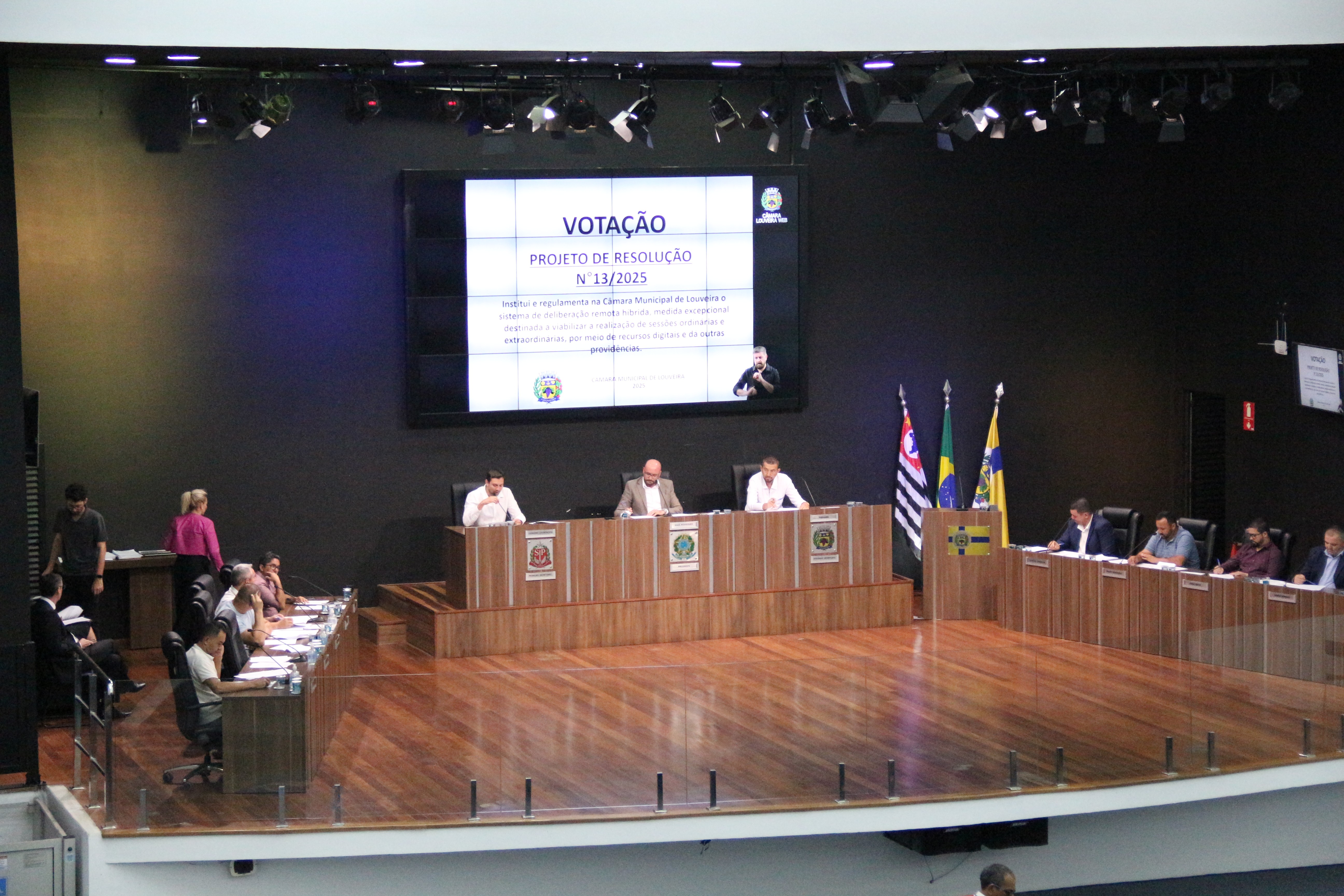 Câmara regulamenta sessões híbridas ou remotas