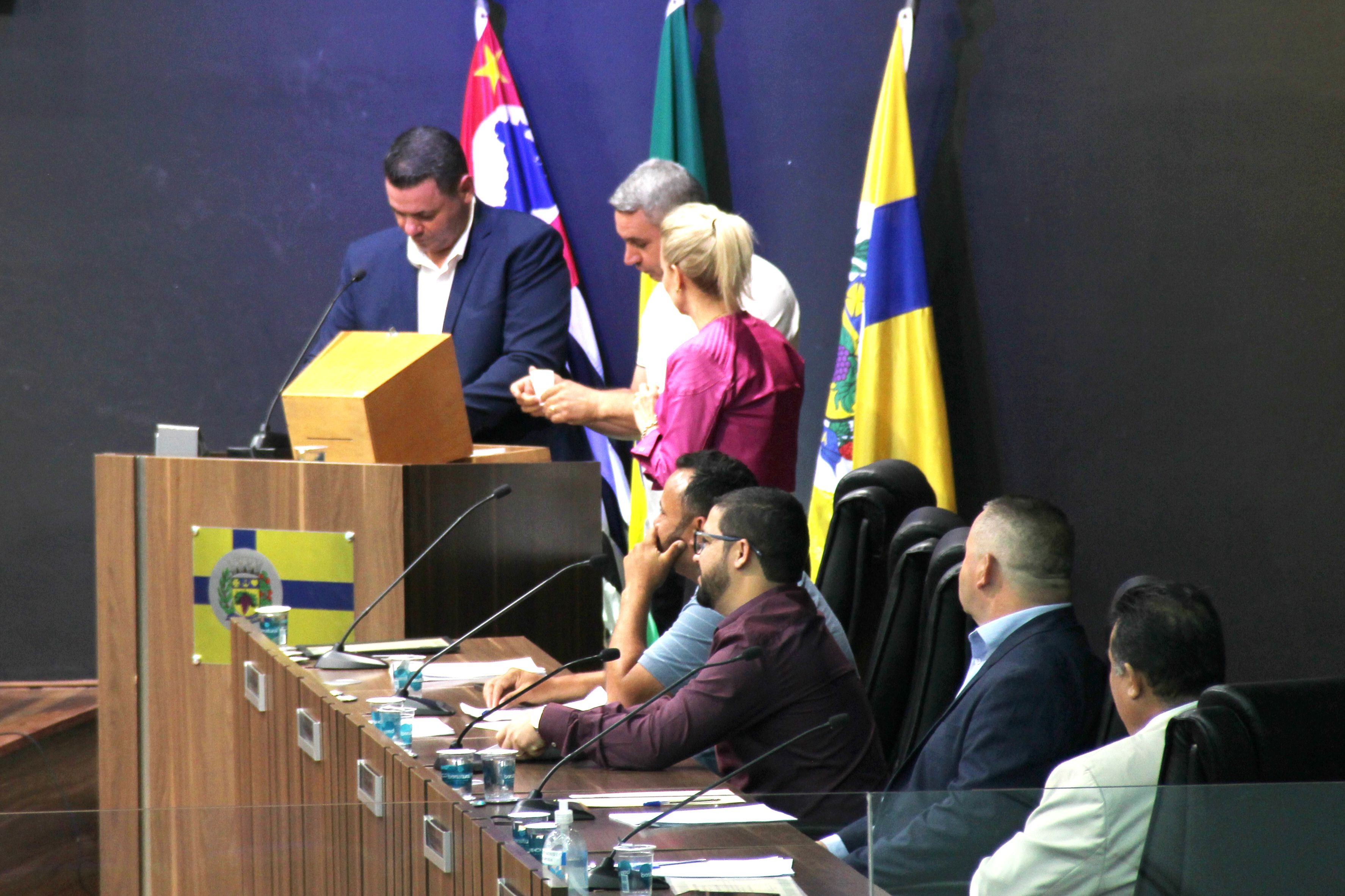 Vereadores aprovam doze projetos de honrarias