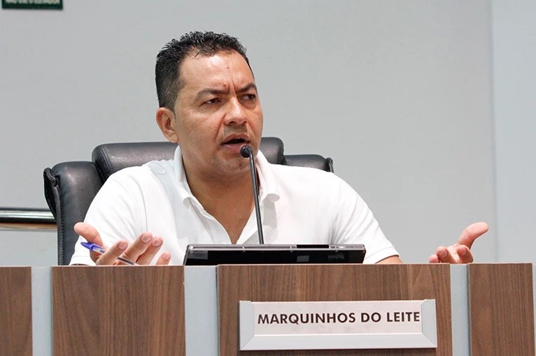 MOMENTO TRIBUNA: Marquinhos do Leite critica paralisação de escolas e transporte escolar