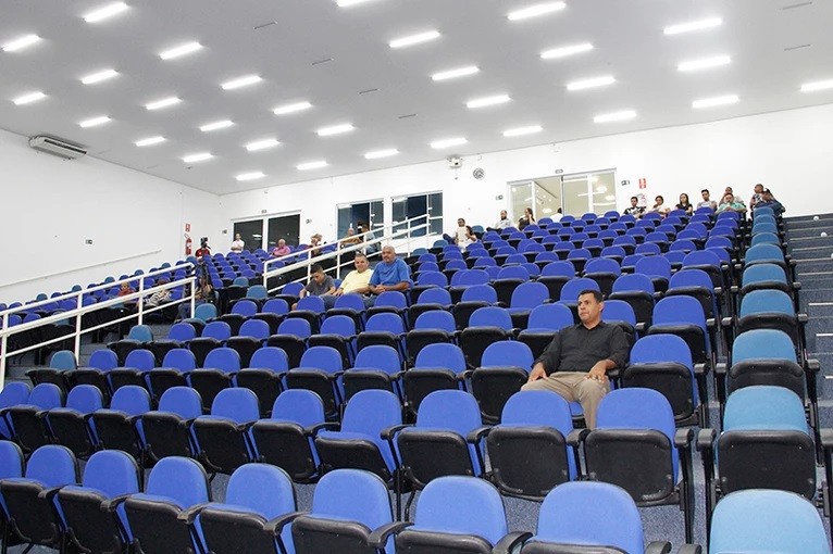 Câmara cumpre calendário com sessão de uma hora