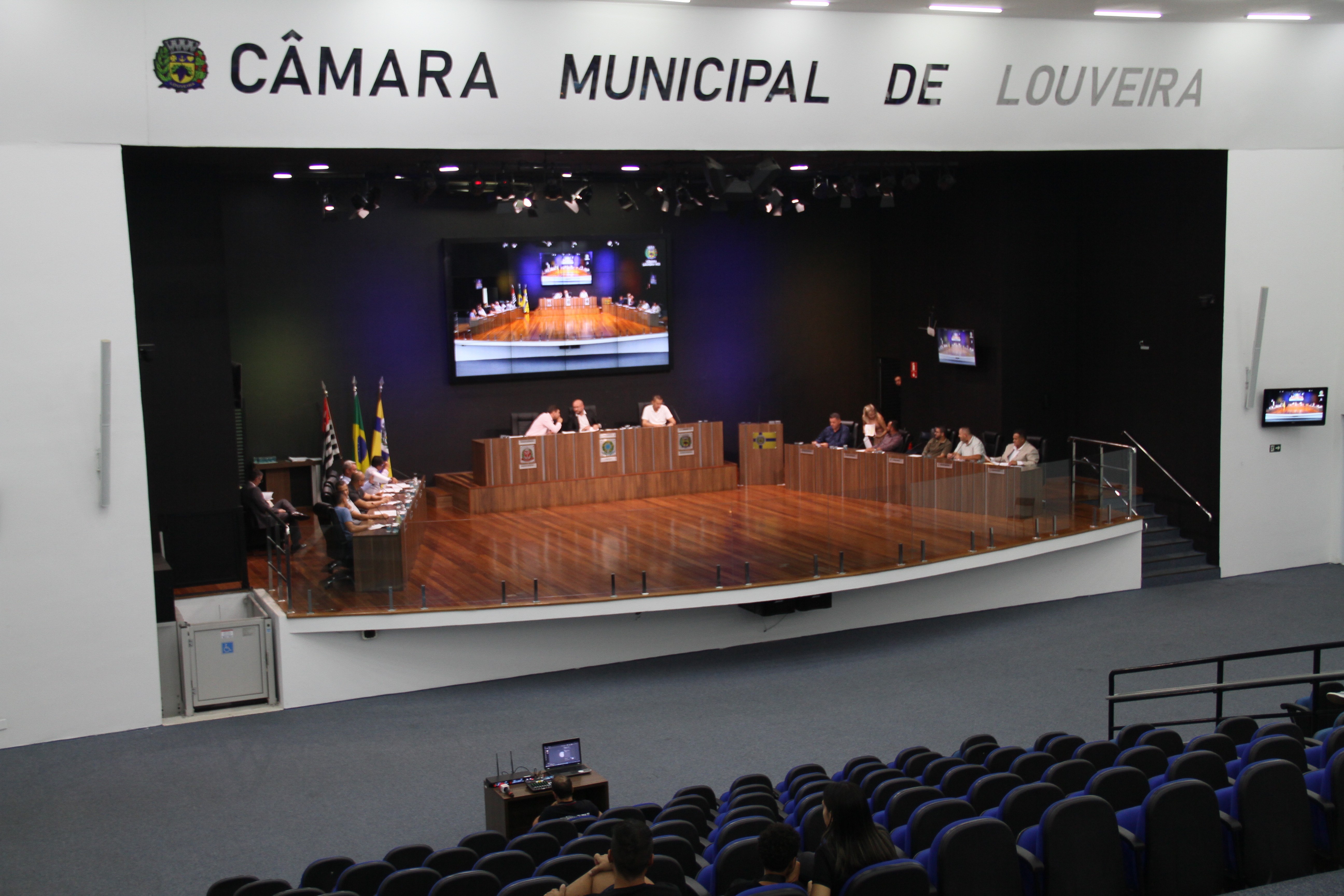 Projeto institui Encontro Anual de Carros Antigos em Louveira