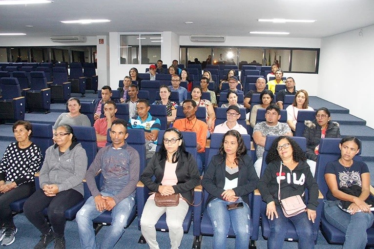 Alunos da EJA iniciam programa Conhecendo a Câmara de 2020