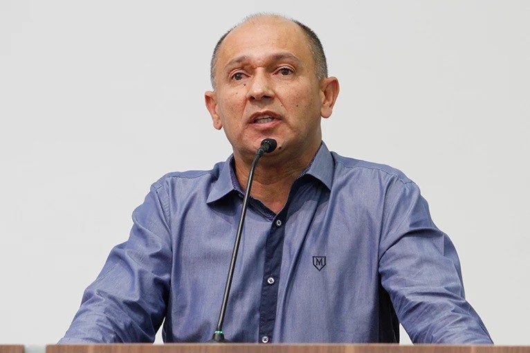 MOMENTO TRIBUNA: Clodoaldo explica processo de votação e convida população para sessões