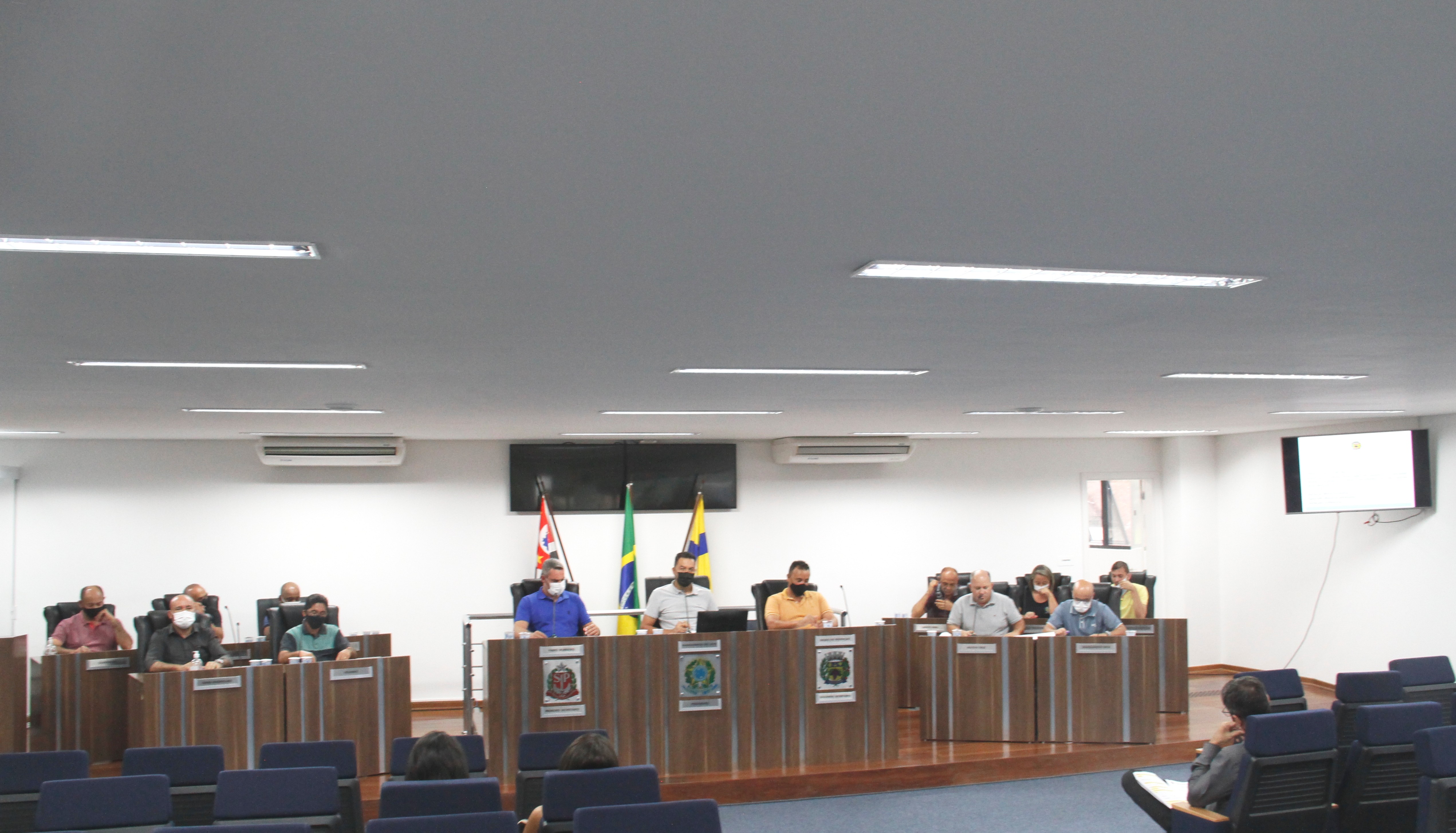 Aprovado abono único de R$ 500 para servidores municipais