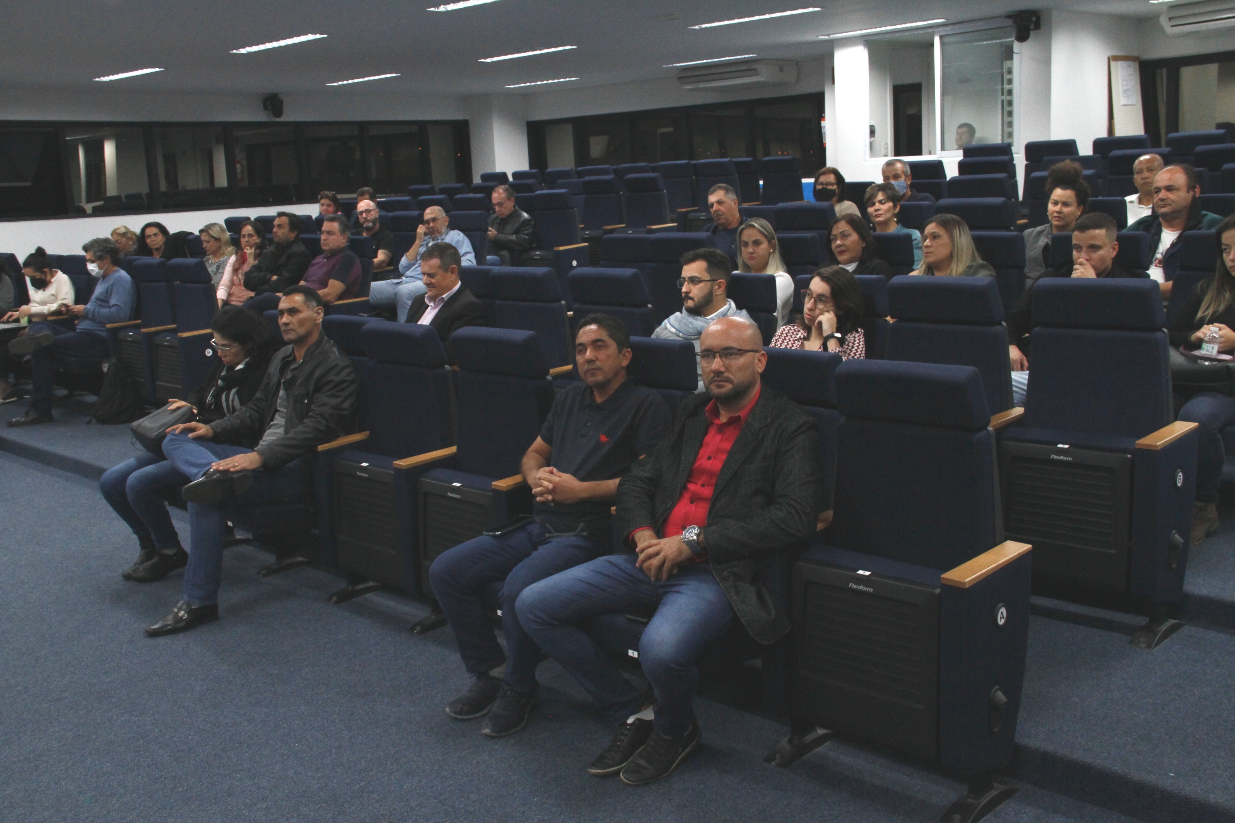 Membros do Núcleo de Revisão do Plano Diretor tomam posse na Câmara