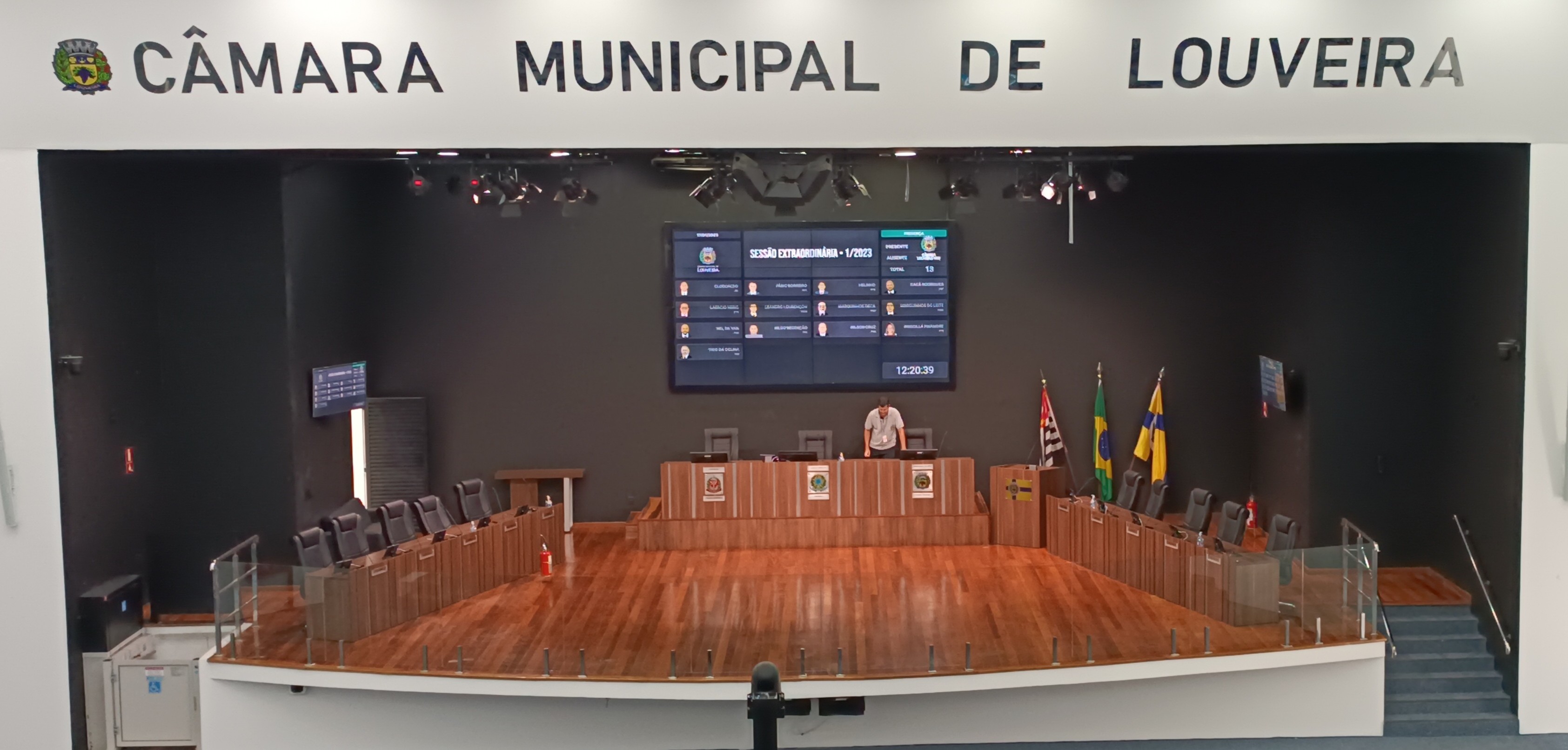 1ª Sessão Extraordinária da Câmara Municipal de Louveira