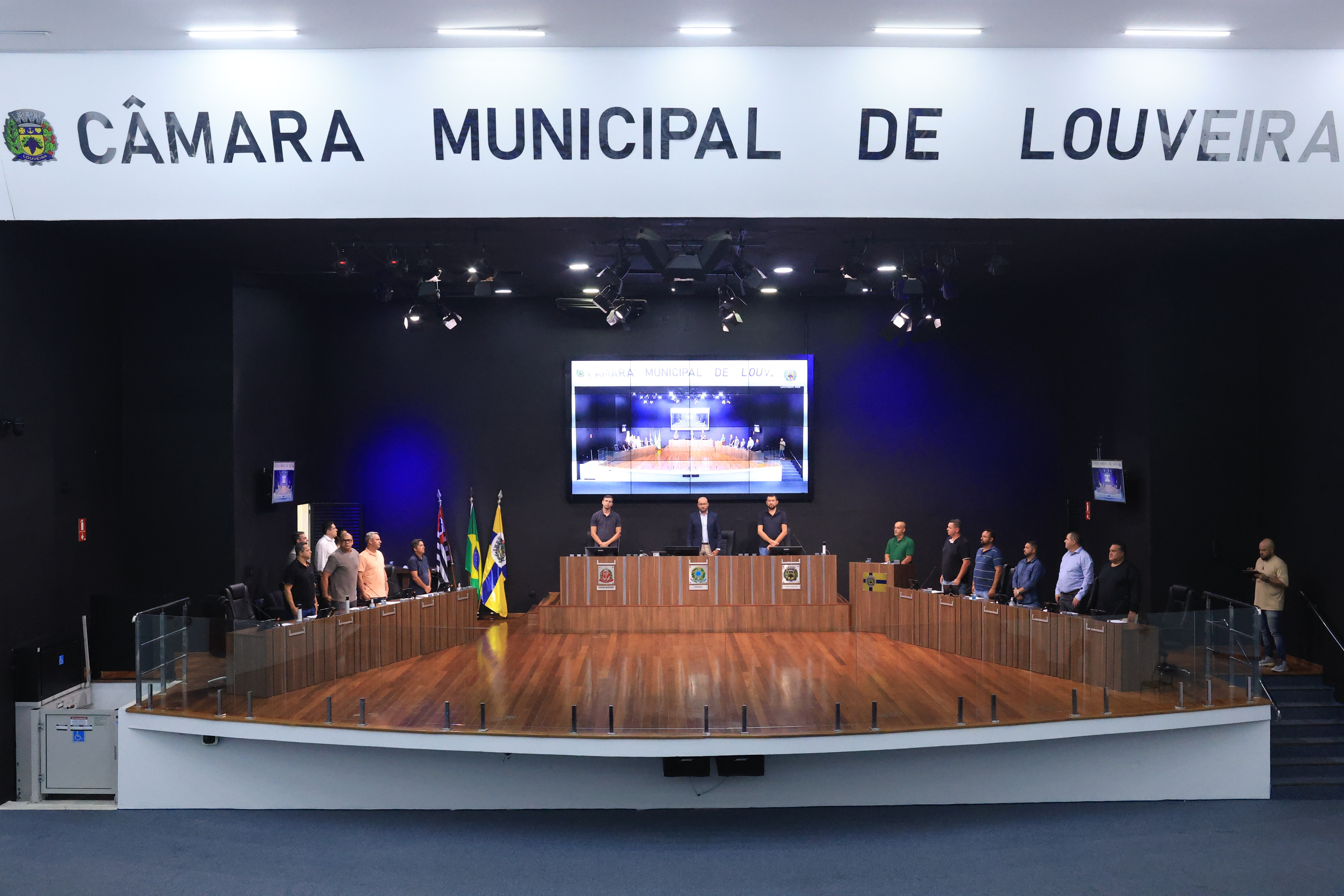 Vereadores aprovam mudança de data de eleição da Mesa