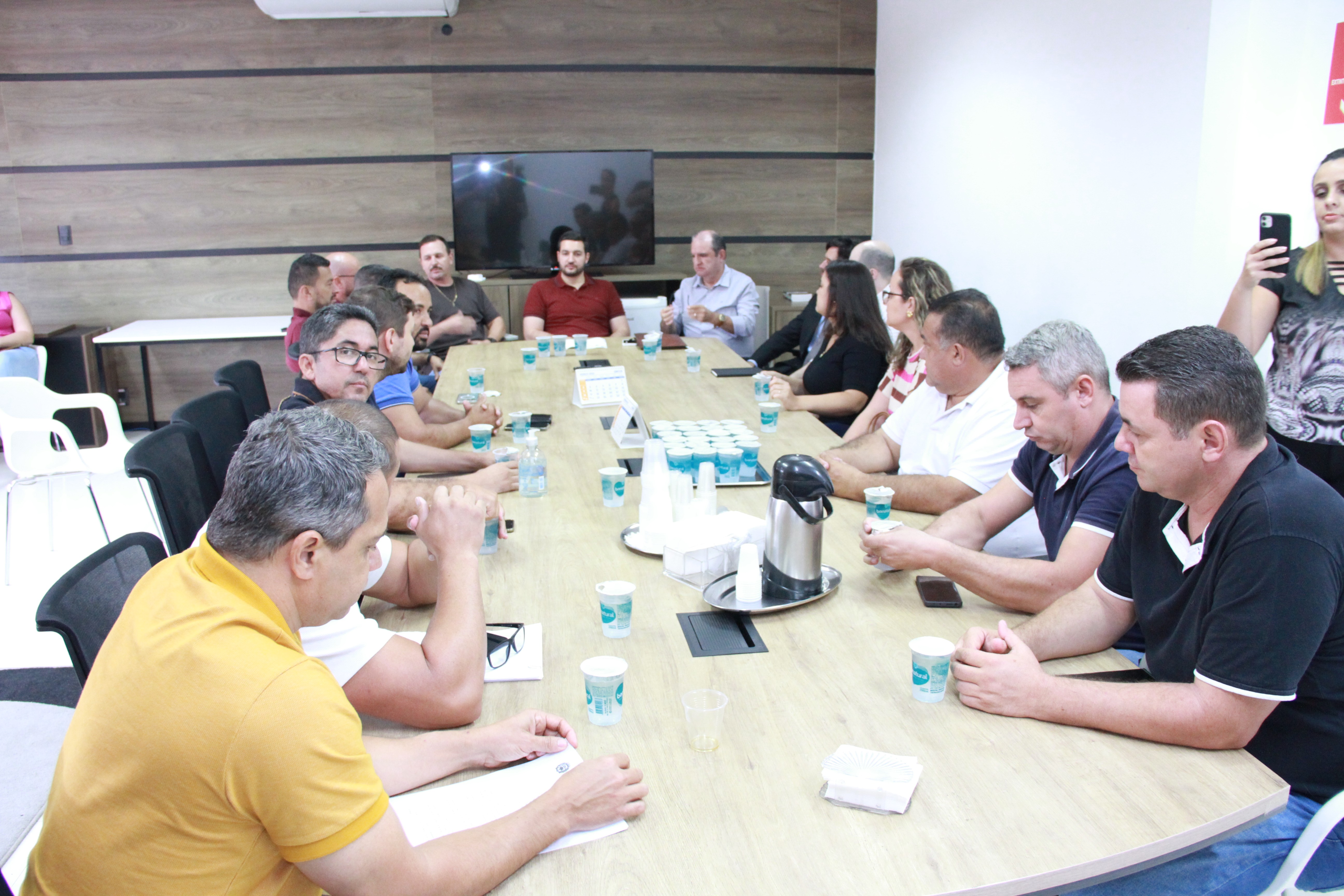 Vereadores convidam secretários e prefeito para explicações 