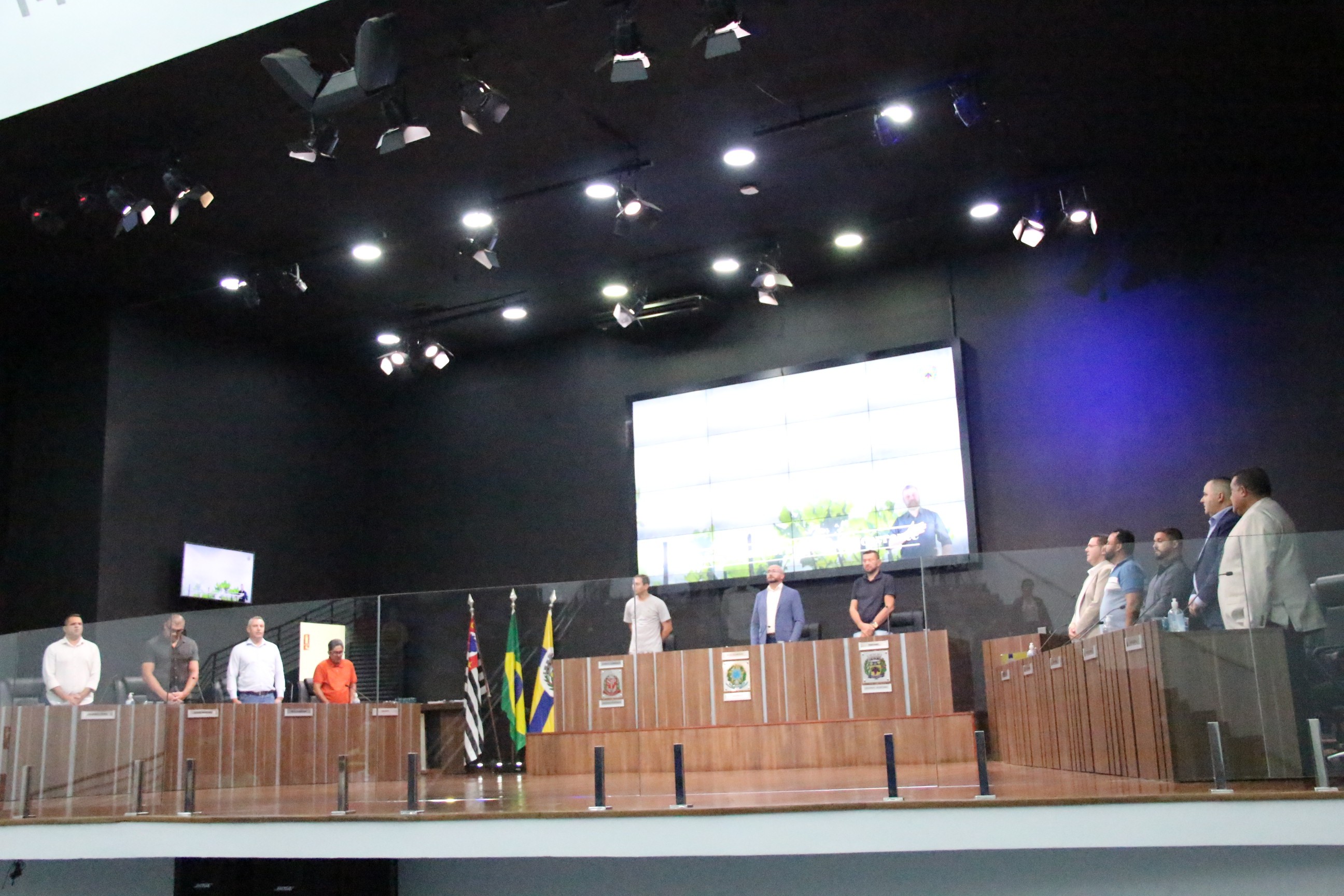 Com emendas, Câmara aprova regras para aluguel emergencial